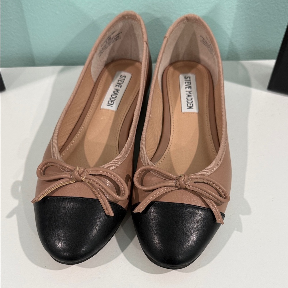 Steve Madden Black and Tan Bow Flats